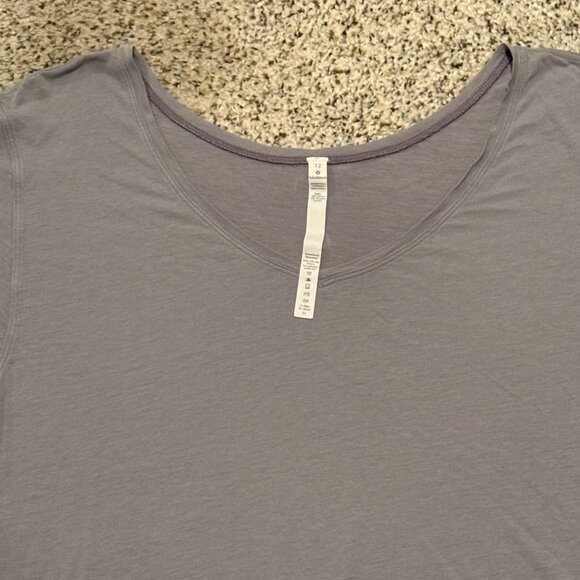Lululemon | V-Neck Short Sleeve T-shirt | Grey | Size: 12 - Picture 8 of 8